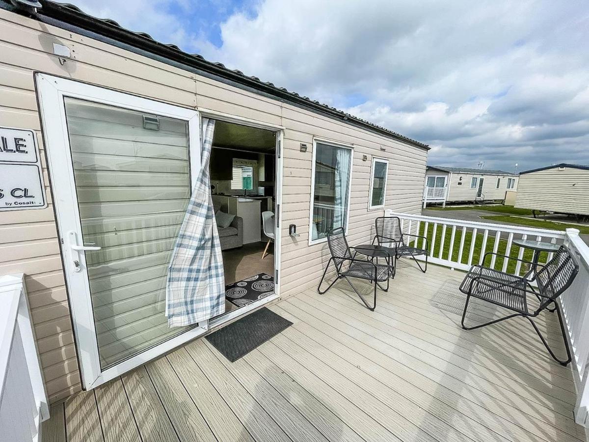 Caravan With Decking At Martello Beach Nearby Clacton-On-Sea Ref 29017Kv Otel Dış mekan fotoğraf