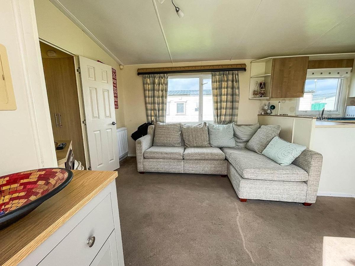 Caravan With Decking At Martello Beach Nearby Clacton-On-Sea Ref 29017Kv Otel Dış mekan fotoğraf