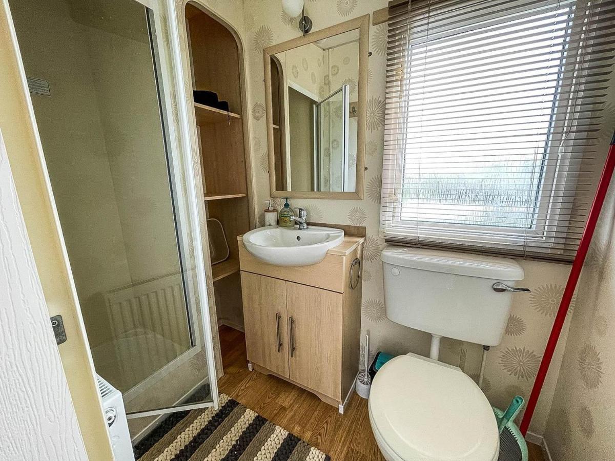 Caravan With Decking At Martello Beach Nearby Clacton-On-Sea Ref 29017Kv Otel Dış mekan fotoğraf